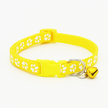 The pet cat wears a bell collar - Xmaker