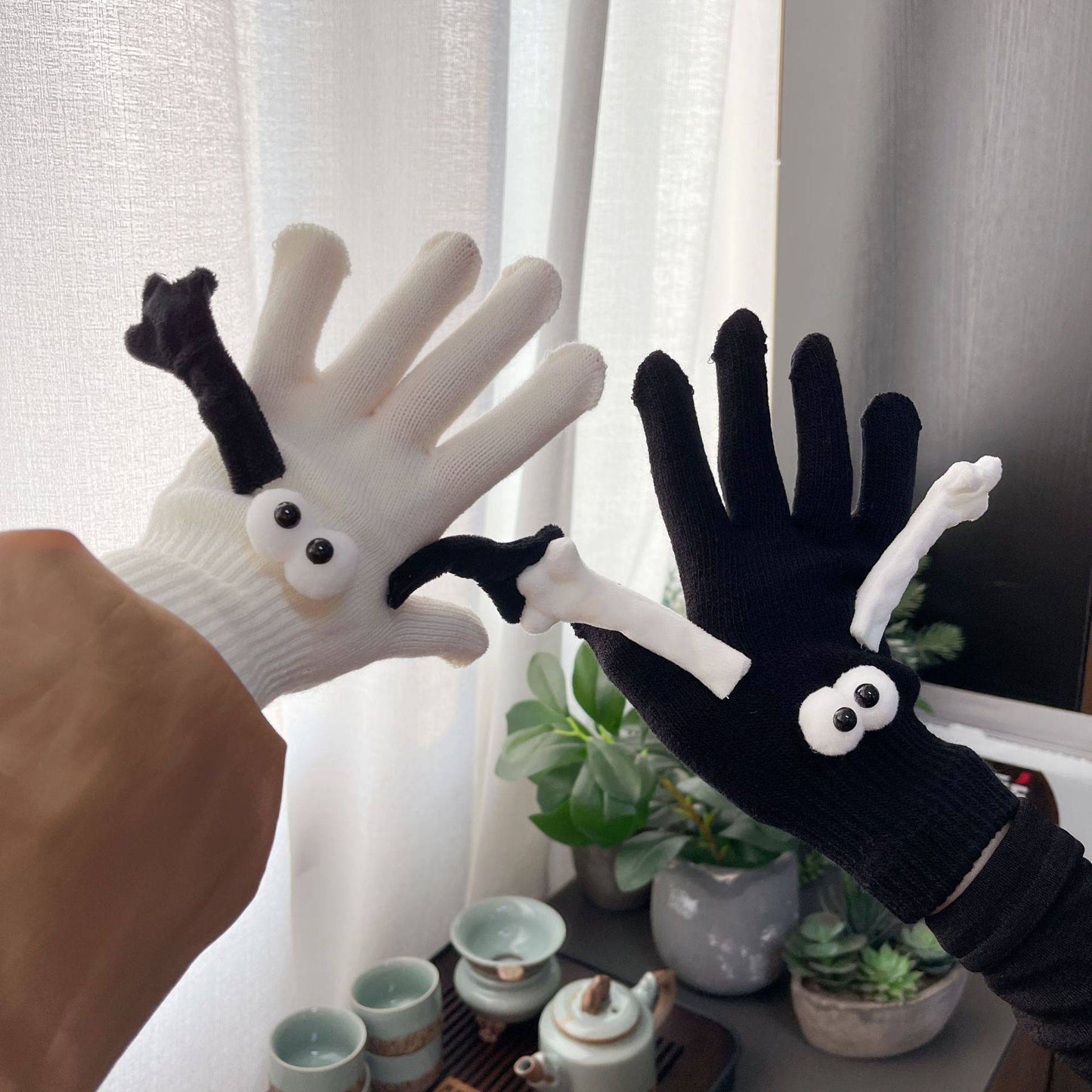 Couple Magnetic Warm Gloves Cute Doll Hand Gloves - Xmaker